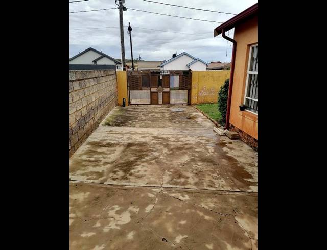 2 BEDROOM HOUSE FOR SALE IN BRAM FISCHERVILLE